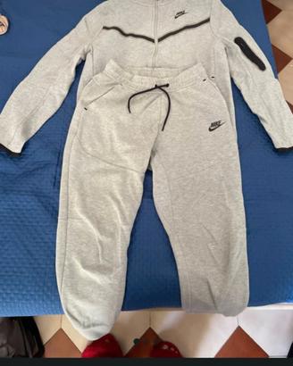 tuta tech Nike junior 