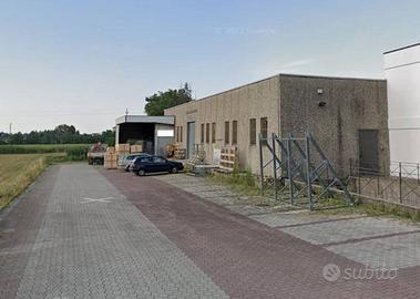 Immobile di 450 m² con 2 locali a Cantù