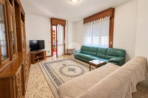 CASA SEMINDIPENDENTE A ESINE