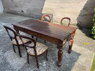 Tavolo antico in legno massello con 4 sedie