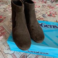 Stivaletti scamosciati Sanagens