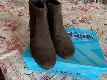 Stivaletti scamosciati Sanagens