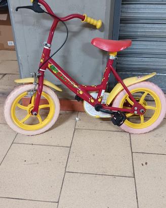 bicicletta per bambini rossa 