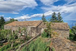 Terreno con fabbricato a Vena - Piedimonte Etneo