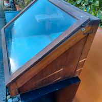 vetrinetta ad angolo