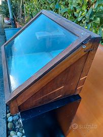 vetrinetta ad angolo