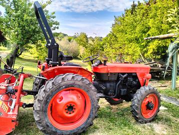 Trattore agricolo 44kw, targa e documenti