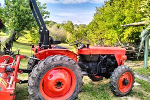 Trattore agricolo 44kw, targa e documenti