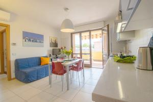 Bilocale con Terrazzo Panoramico sulle Colline