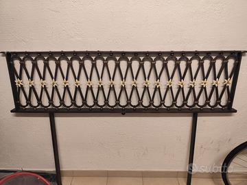 Ringhiera decorativa in ferro battuto
