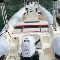 gommone 6 metri senza patente + rimorchio