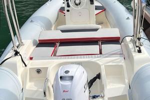 gommone 6 metri senza patente + rimorchio