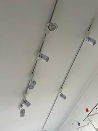 Binari illuninazione con faretti