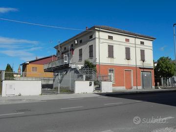 Casa Indipendente con Mansarda, e Negozio