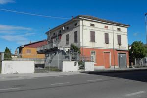 Casa Indipendente con Mansarda, e Negozio