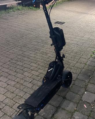 Monopattino elettrico Custon progetto estremo