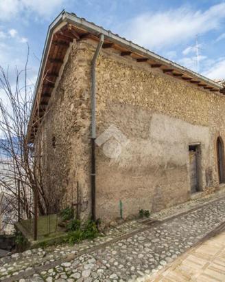 CASA SEMINDIPENDENTE A PETRELLA SALTO
