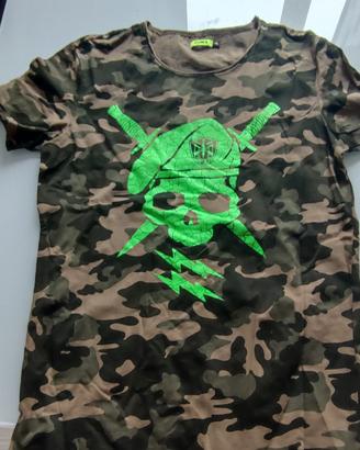 T-shirt militare con teschio