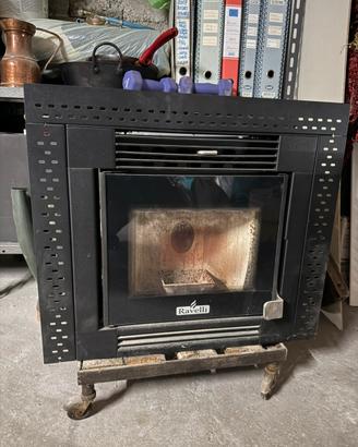 Stufa a pellet Ravelli modello 500