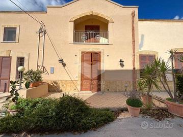Casa singola con giardinetto