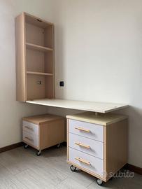 Postazione studio - scrivania e cassetti su ruote