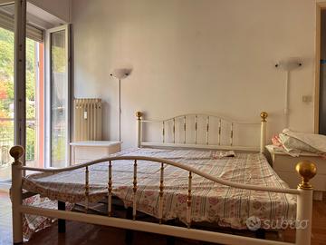 Letto matrimoniale in ferro laccato e ottone