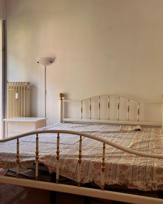 Letto matrimoniale in ferro laccato e ottone