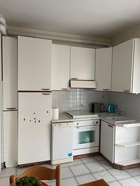 Cucina componibile con elettodomestici