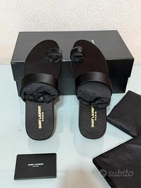 Sandali in pelle nera di Saint Laurent n44