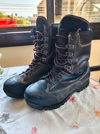 Anfibi suola Vibram semi nuovi