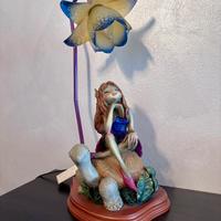 Lampada da tavolo con fata