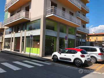 Locale commerciale e abitativo