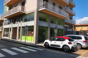 Locale commerciale e abitativo
