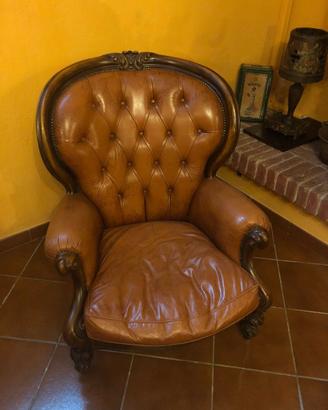 poltrona tipo chesterfield in pelle