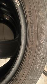 Gomme Falken 215/55 R 17.  94V