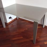 Tavolo soggiorno in vetro