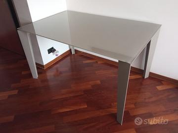 Tavolo soggiorno in vetro
