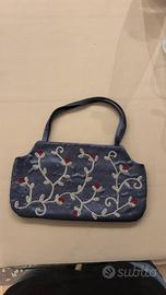 borsa coccinelle con ricami floreali
