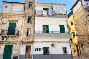3 LOCALI A PALERMO