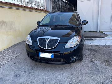 Lancia Ypsilon 1.2 69 CV Unyca