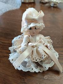 Mini bambola in biscuit da collezione vintage 