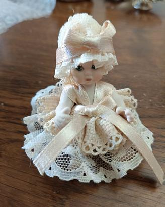 Mini bambola in biscuit da collezione vintage 