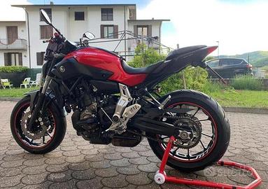 Yamaha mt07 (depotenziata a libretto)