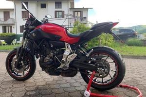 Yamaha mt07 (depotenziata a libretto)