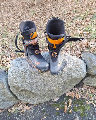 Scarponi per Sci da Alpinismo della Scarpa F1 LT