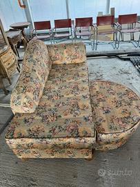 Divano in stoffa e legno massello