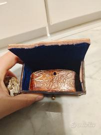 Pietra con quarzo e pirite più cofanetto