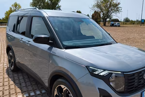 FORD TOURNEO COURIER  ACTIVE 