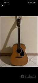CHITARRA YAMAHA con custodia e capotasto