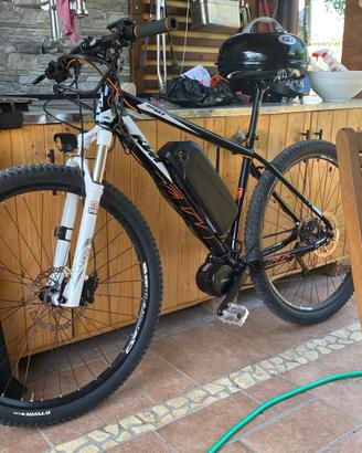 MTB elettrica KTM con motore centrale Bafang